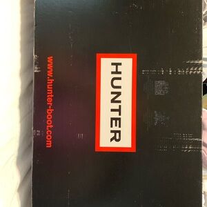 Hunter rain boots barely worn in great condition.
